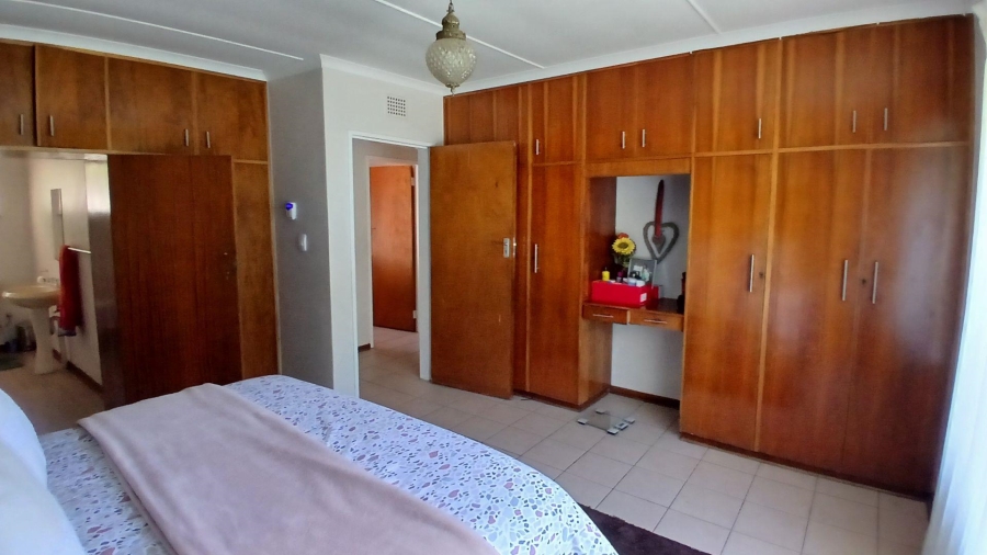 4 Bedroom Property for Sale in Pellissier Free State